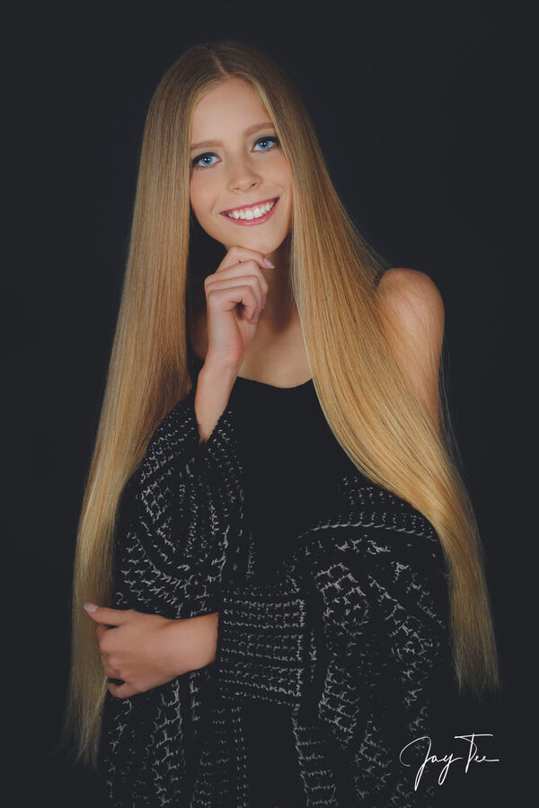 Girl with very long blonde hairs, blue eyes and a wondeful smile.