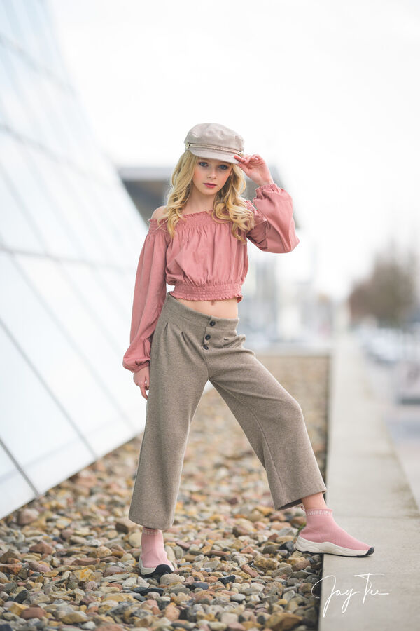 Young blonde girl with a croptop and a had.